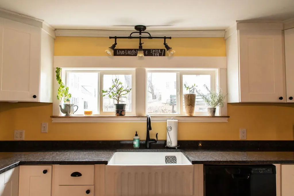 40 Parsonage Street Winterport ME 04496