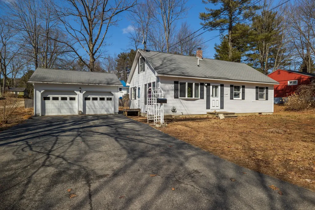 8 Center Street Lisbon ME 04252