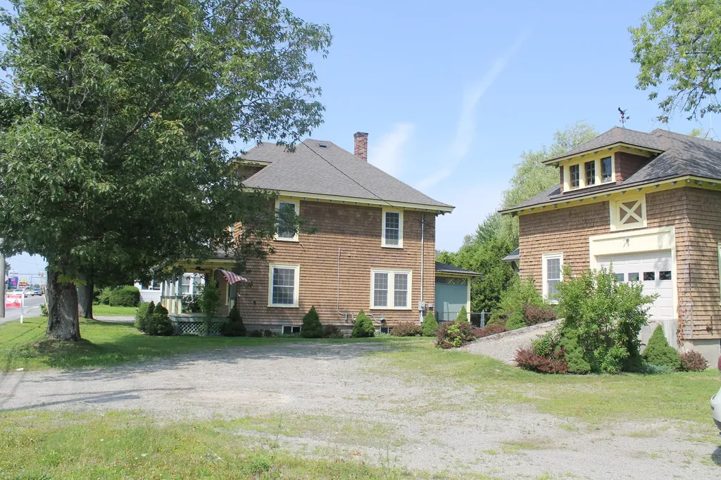 93 W Broadway Lincoln ME 04457