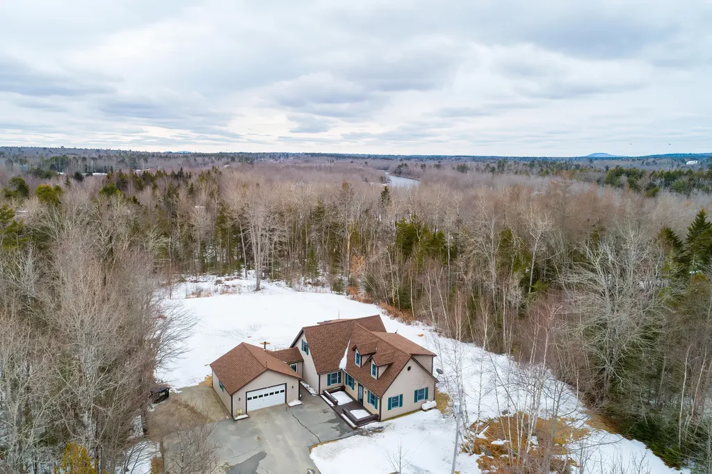 16 Hallbrook Way Ellsworth ME 04605