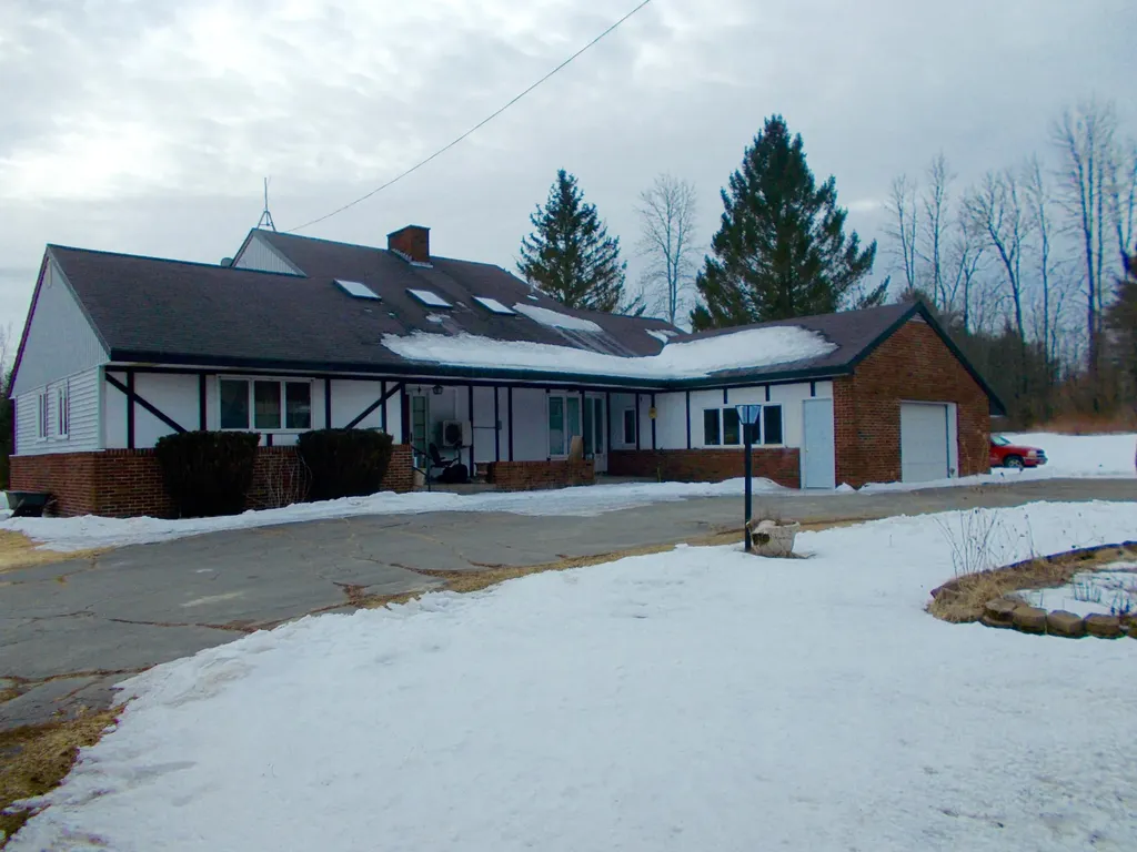 1555 Bangor Road Clinton ME 04927