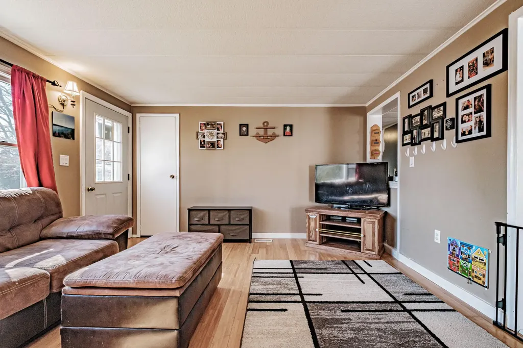 81 Hyler Street Thomaston ME 04861