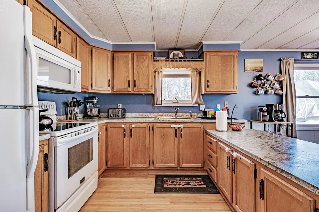 81 Hyler Street Thomaston ME 04861