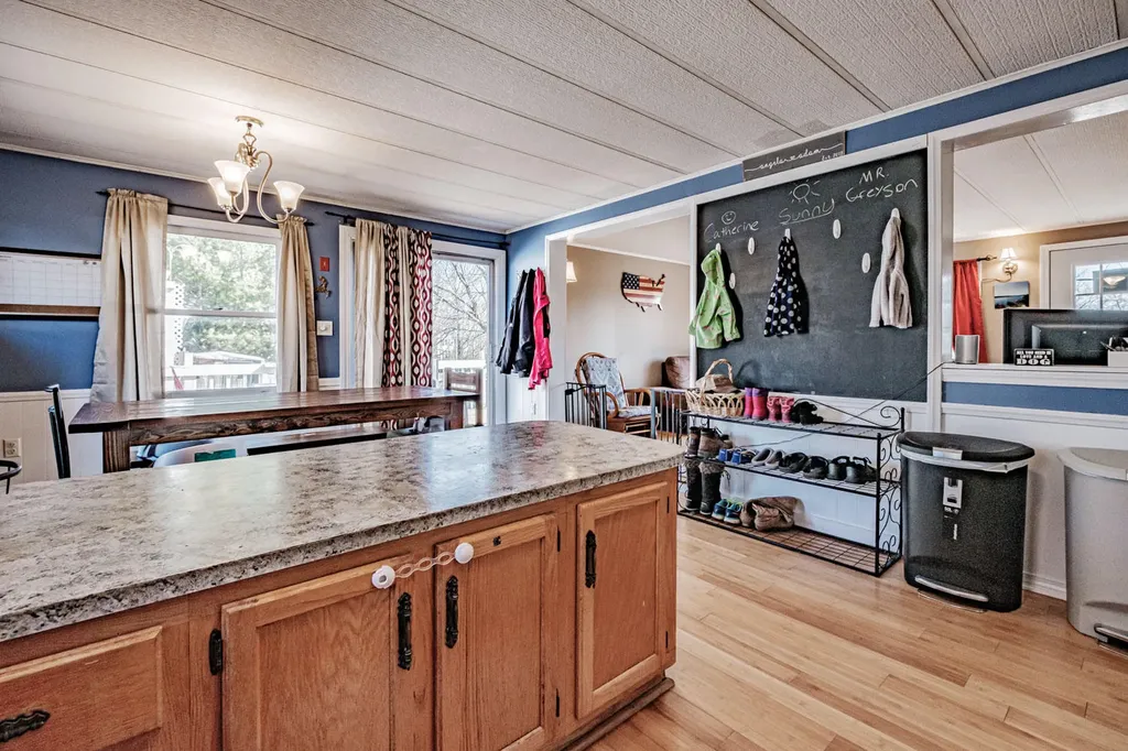 81 Hyler Street Thomaston ME 04861