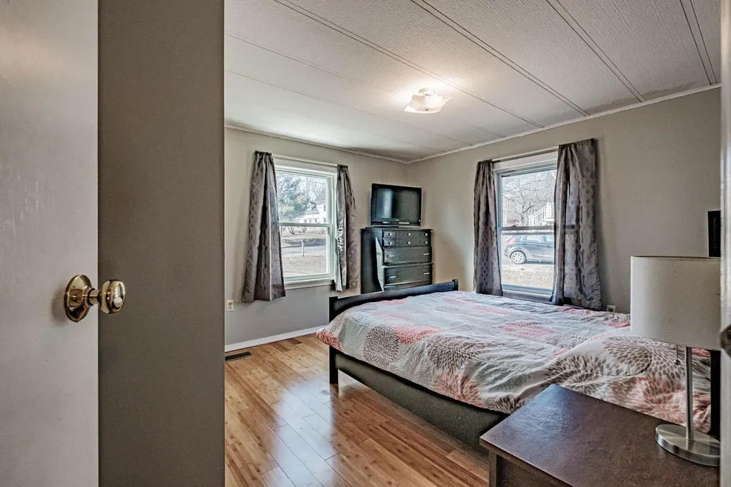 81 Hyler Street Thomaston ME 04861