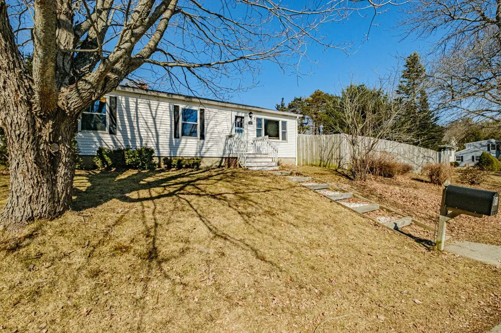 81 Hyler Street Thomaston ME 04861