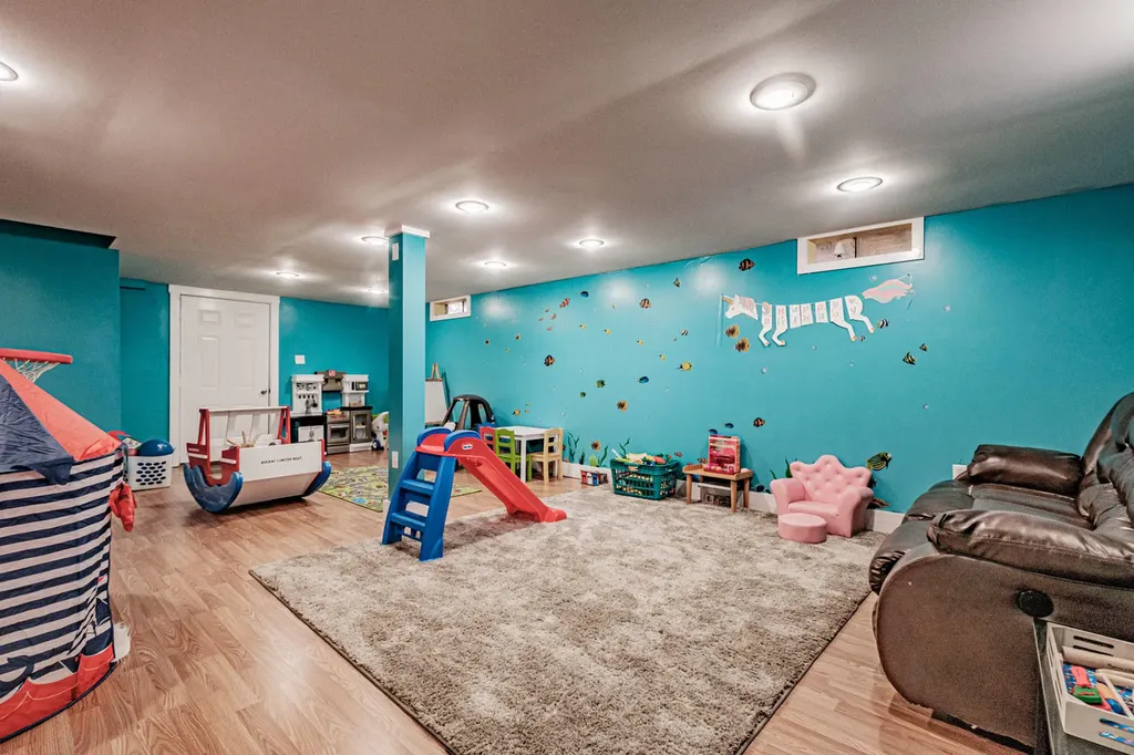81 Hyler Street Thomaston ME 04861
