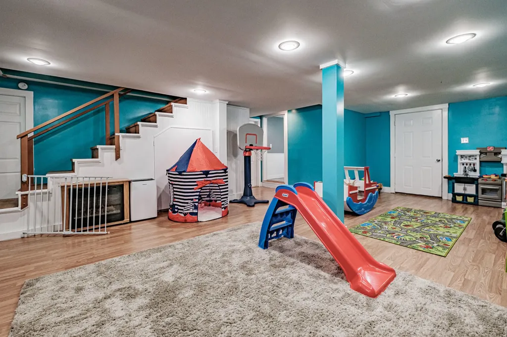 81 Hyler Street Thomaston ME 04861