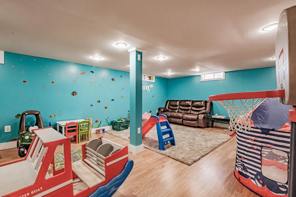 81 Hyler Street Thomaston ME 04861