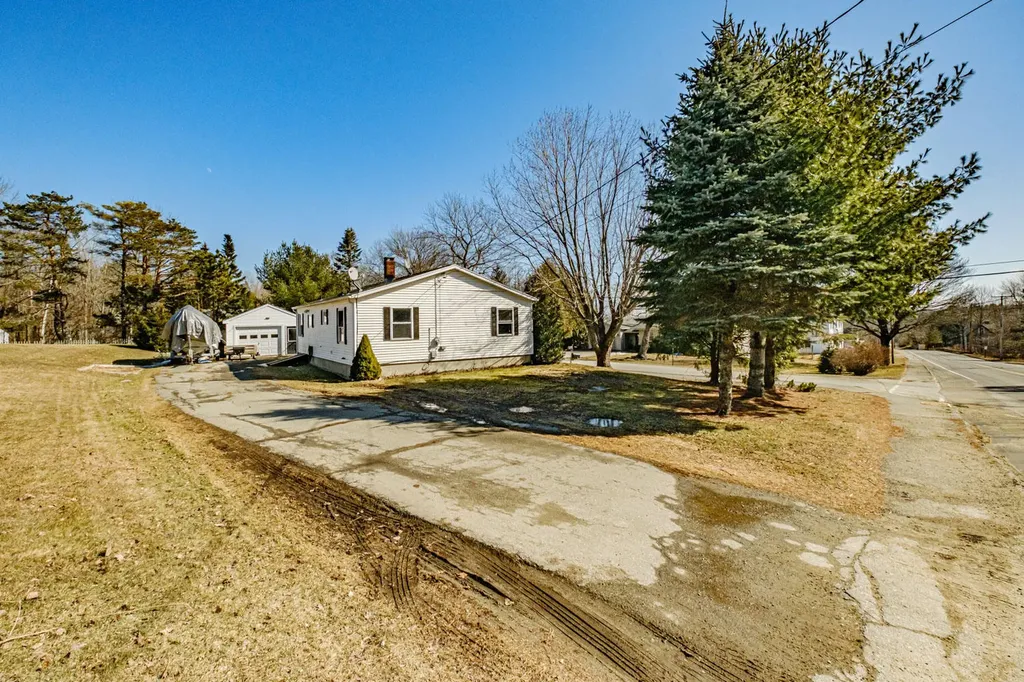 81 Hyler Street Thomaston ME 04861