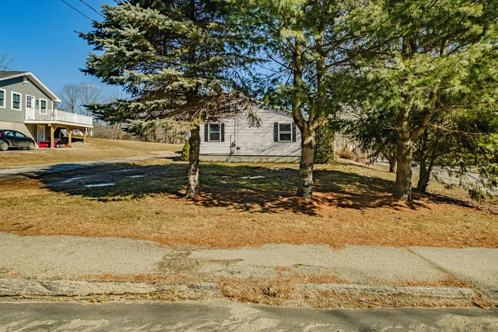 81 Hyler Street Thomaston ME 04861