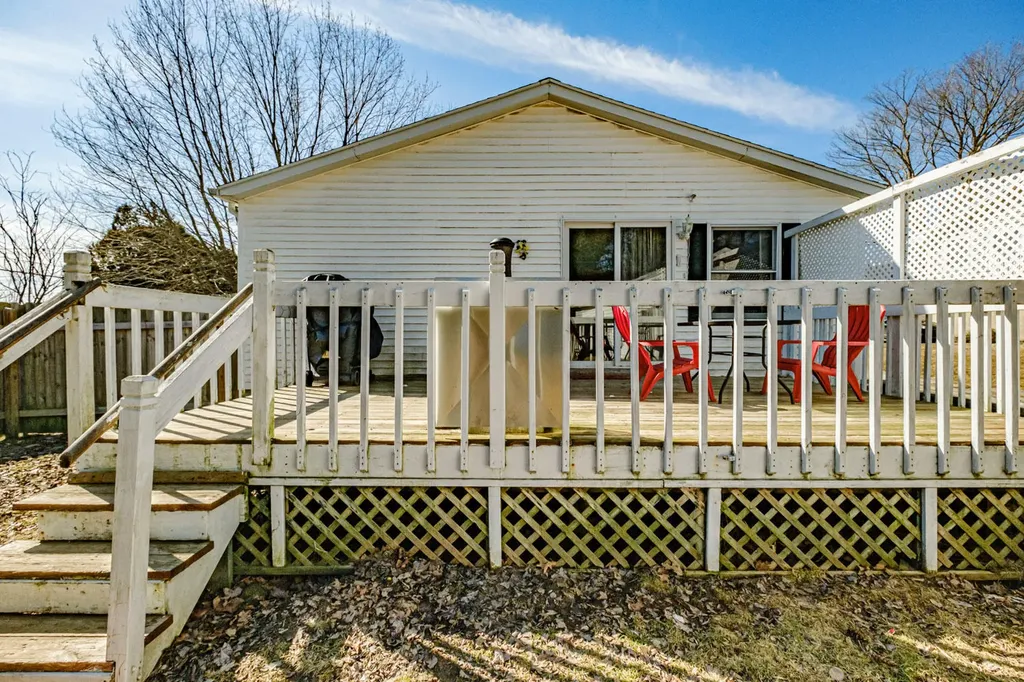 81 Hyler Street Thomaston ME 04861
