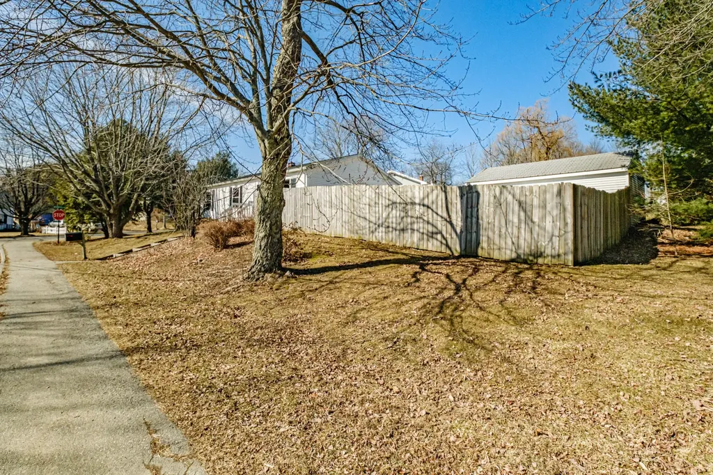 81 Hyler Street Thomaston ME 04861