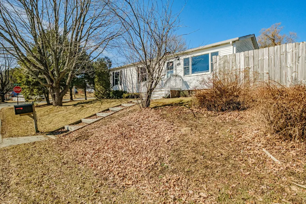 81 Hyler Street Thomaston ME 04861