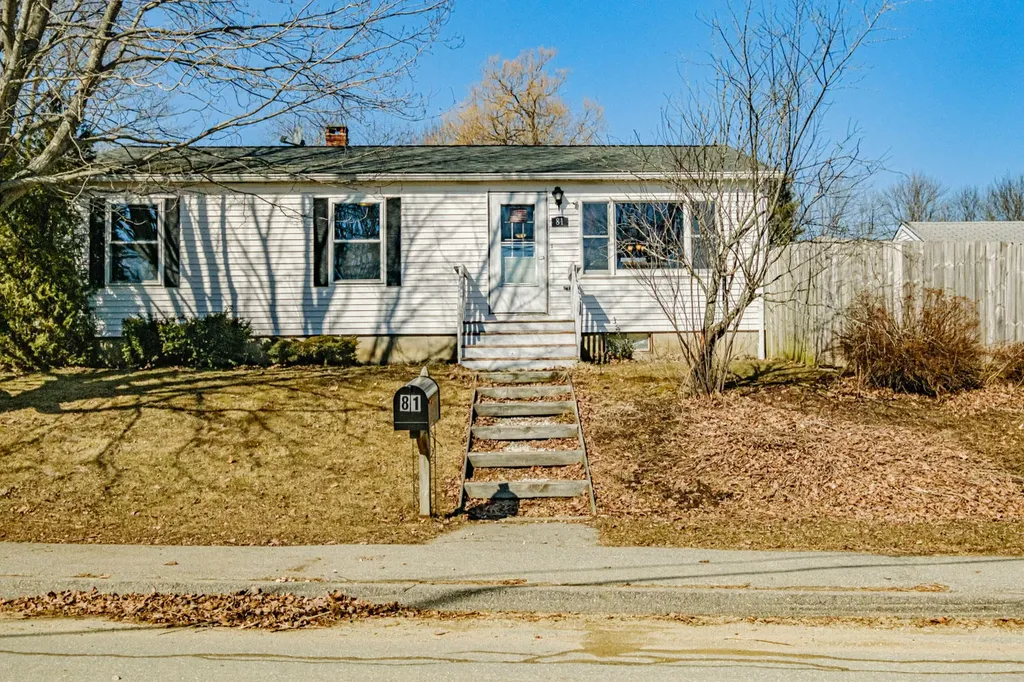81 Hyler Street Thomaston ME 04861