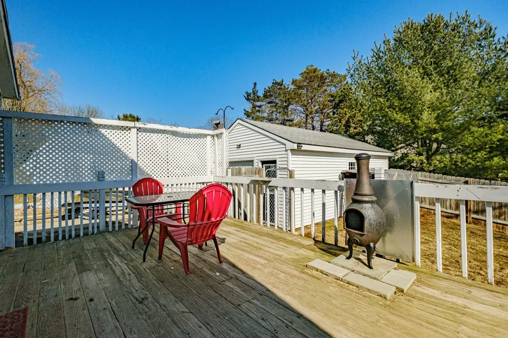 81 Hyler Street Thomaston ME 04861
