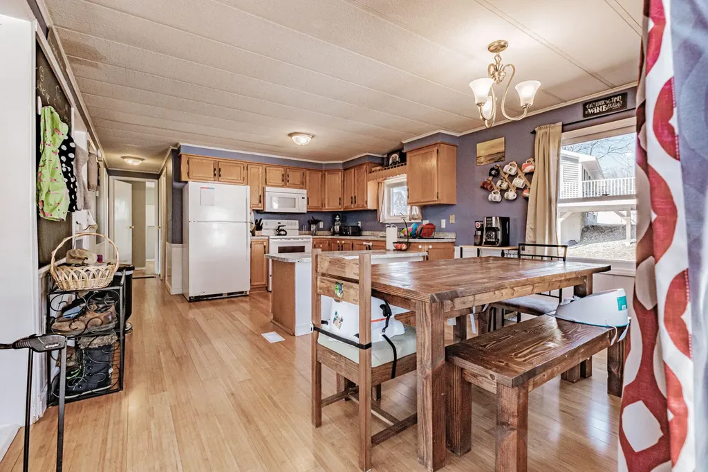 81 Hyler Street Thomaston ME 04861