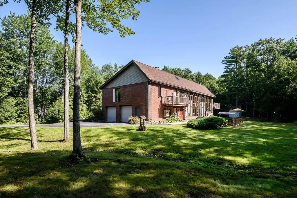 27 Scotts Drive Buxton ME 04093