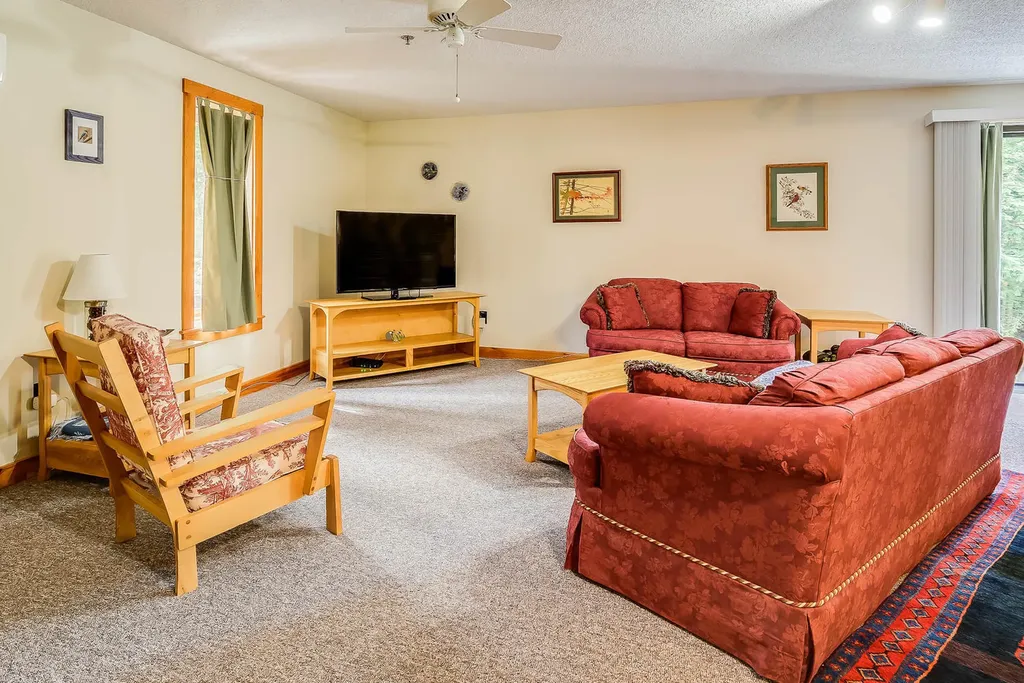 27 Scotts Drive Buxton ME 04093