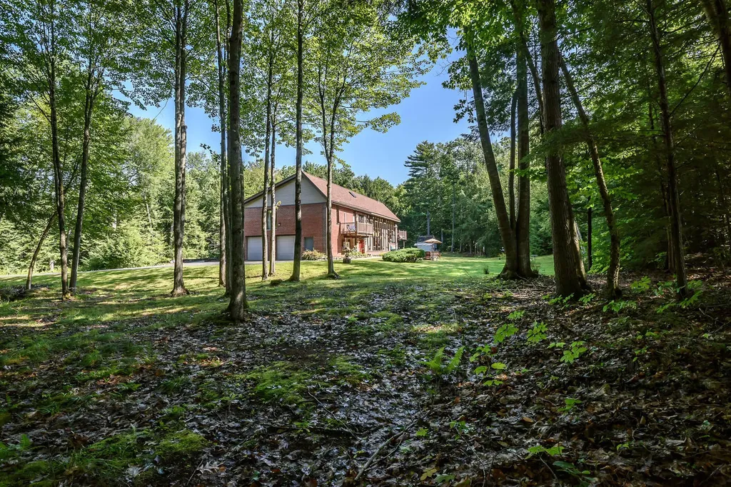 27 Scotts Drive Buxton ME 04093