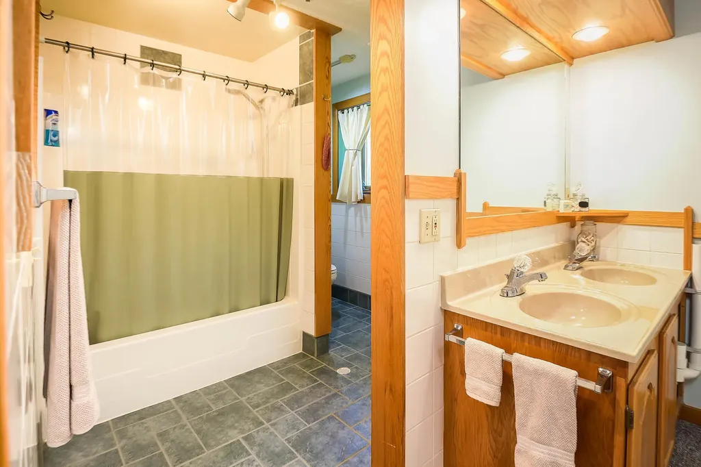 27 Scotts Drive Buxton ME 04093