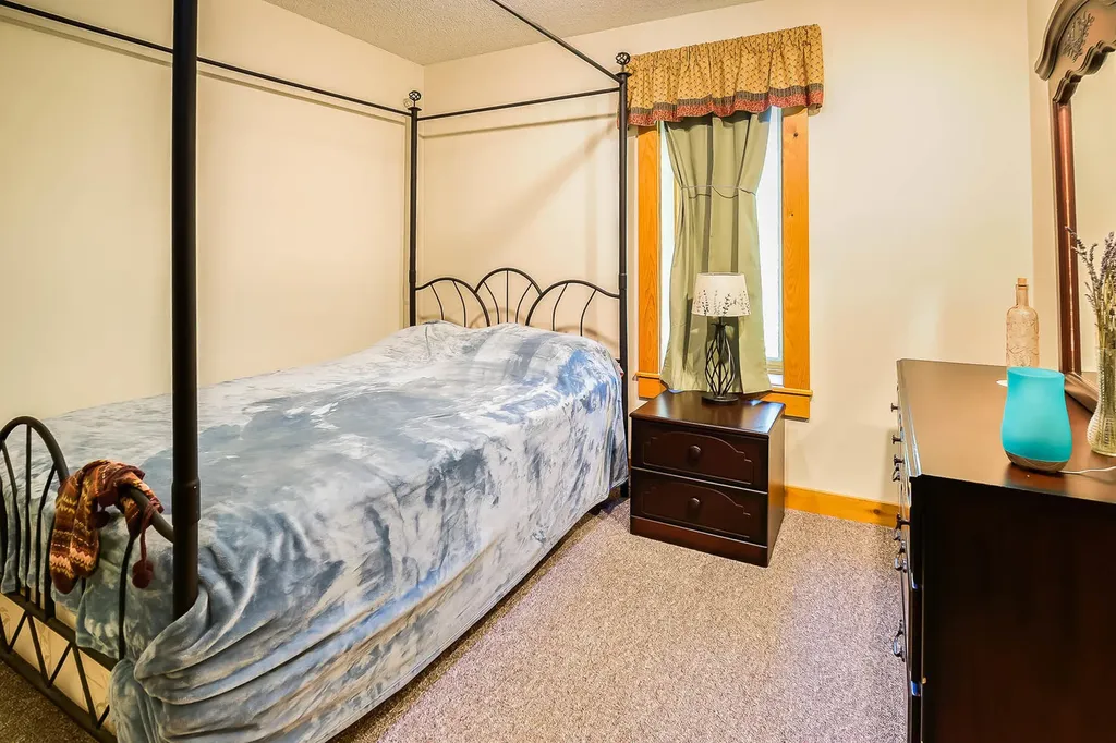 27 Scotts Drive Buxton ME 04093