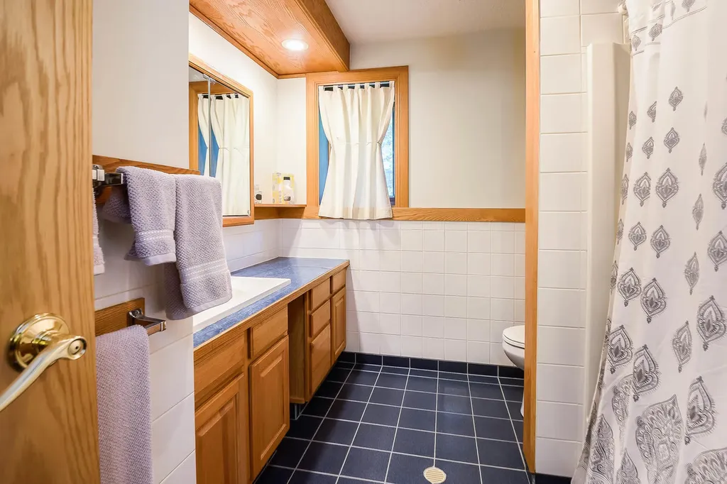 27 Scotts Drive Buxton ME 04093
