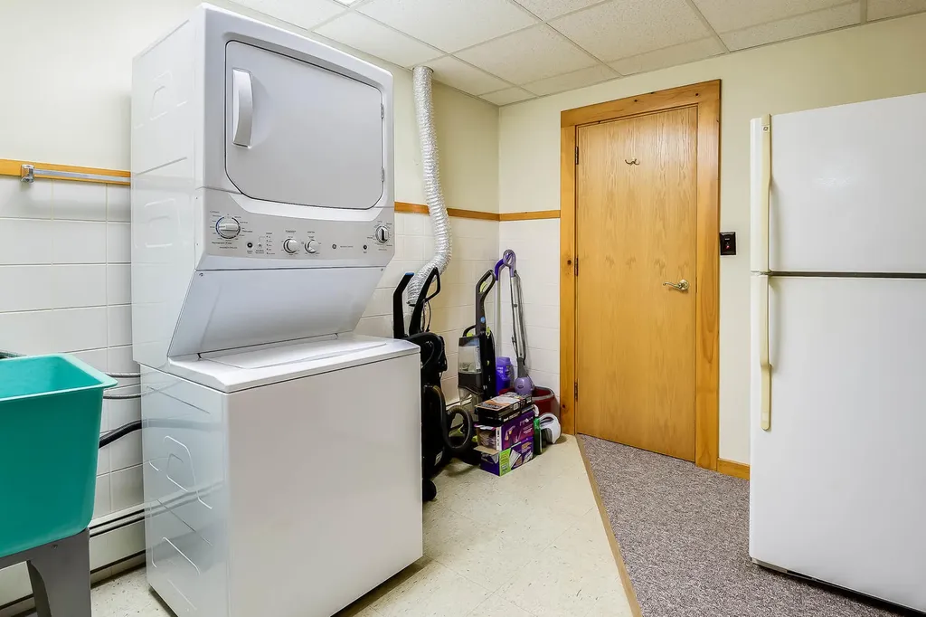 27 Scotts Drive Buxton ME 04093