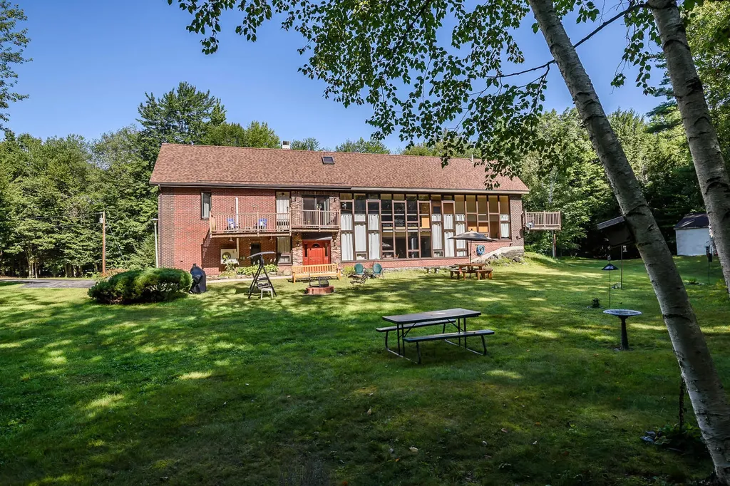 27 Scotts Drive Buxton ME 04093