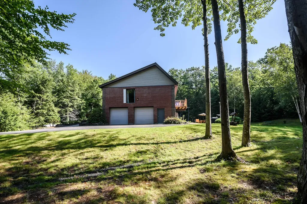 27 Scotts Drive Buxton ME 04093