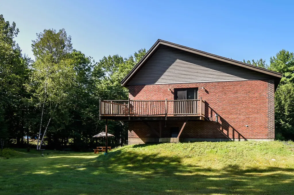 27 Scotts Drive Buxton ME 04093