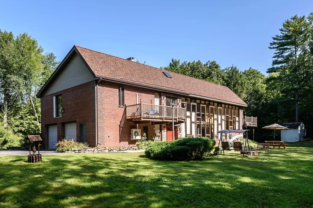 27 Scotts Drive Buxton ME 04093