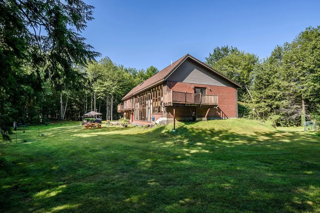 27 Scotts Drive Buxton ME 04093
