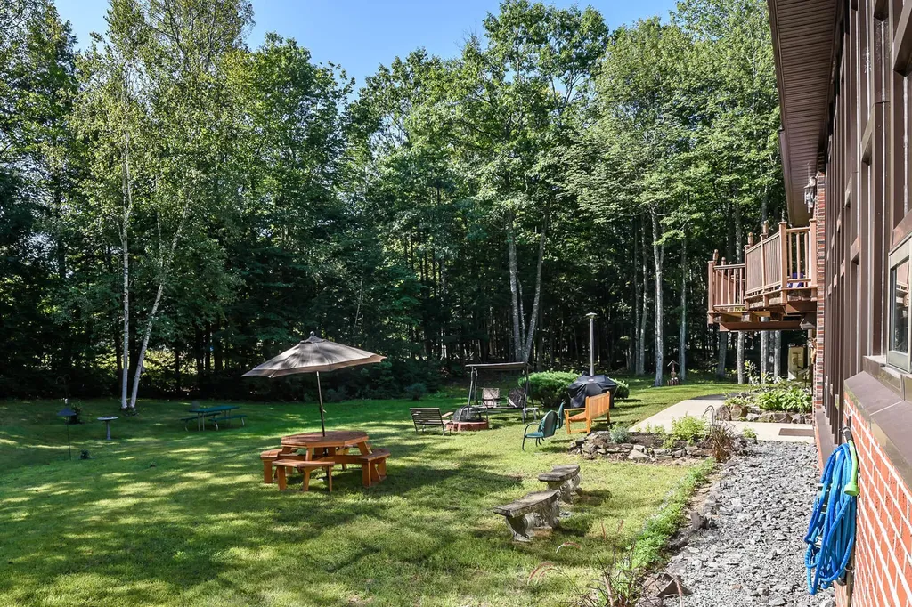 27 Scotts Drive Buxton ME 04093
