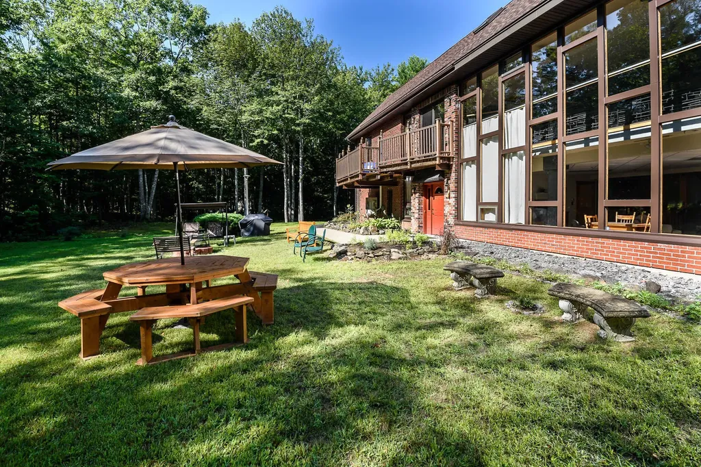 27 Scotts Drive Buxton ME 04093