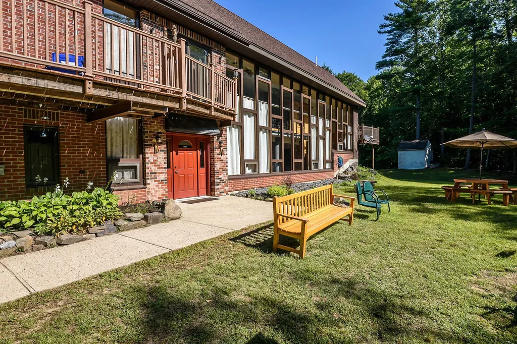 27 Scotts Drive Buxton ME 04093