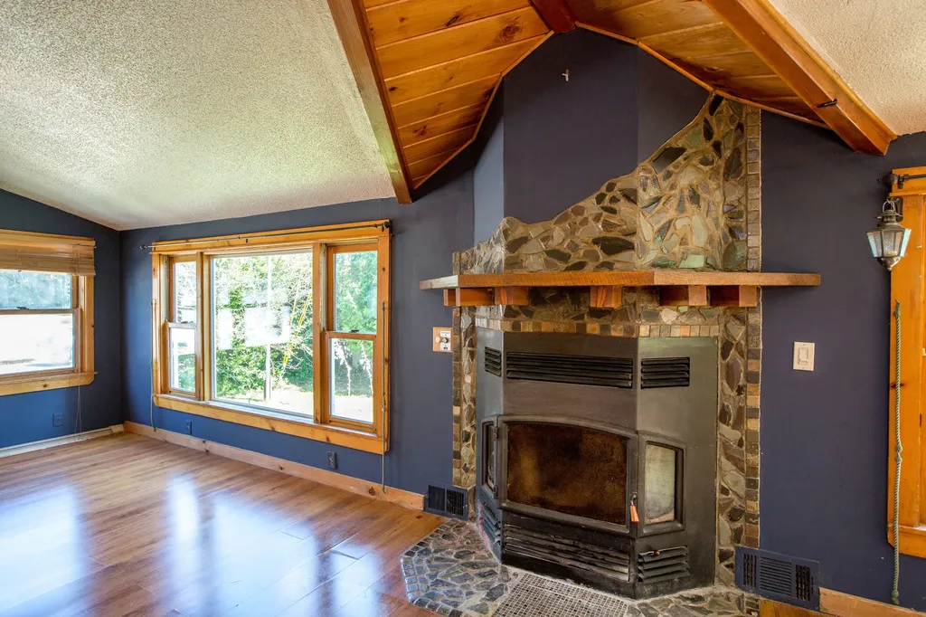 404 Lewiston Road Topsham ME 04086