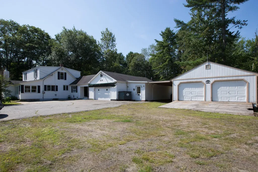 404 Lewiston Road Topsham ME 04086