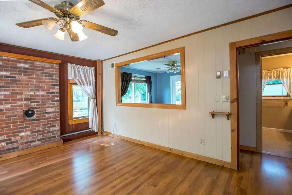 404 Lewiston Road Topsham ME 04086