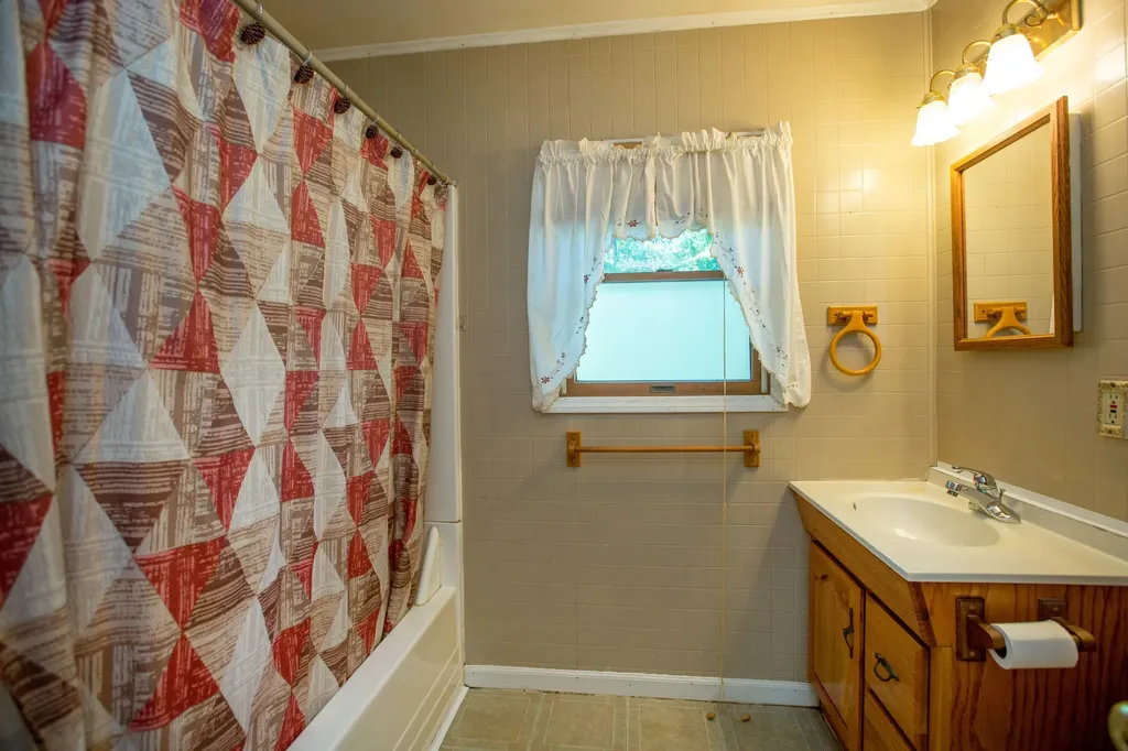 404 Lewiston Road Topsham ME 04086