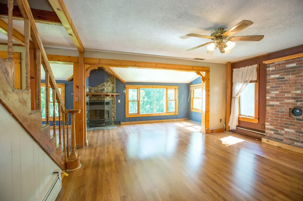 404 Lewiston Road Topsham ME 04086