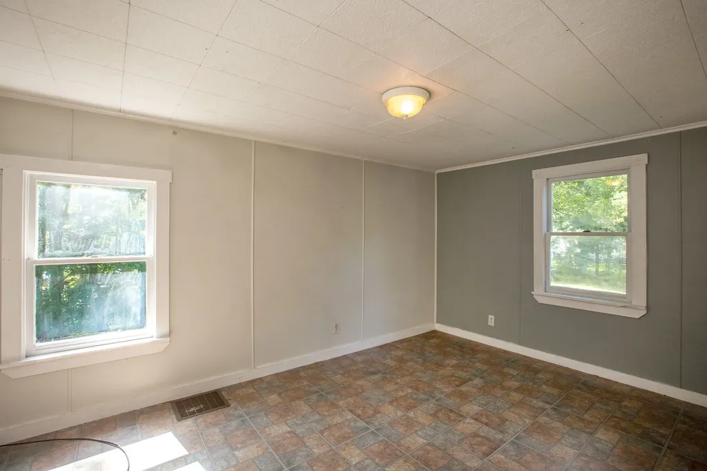 404 Lewiston Road Topsham ME 04086