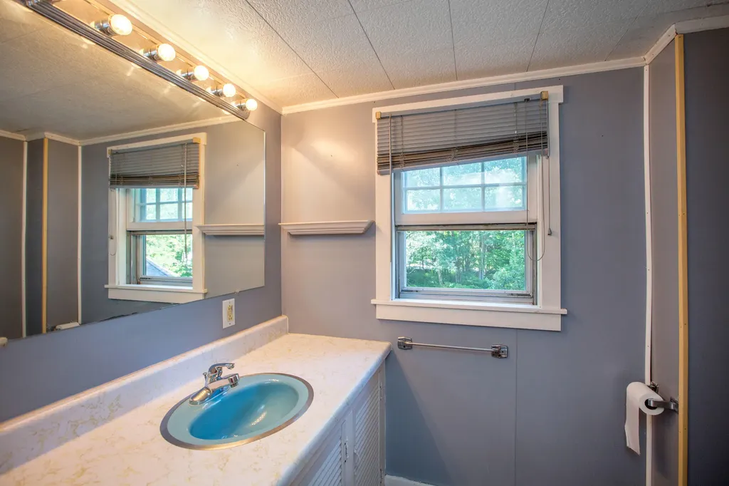 404 Lewiston Road Topsham ME 04086