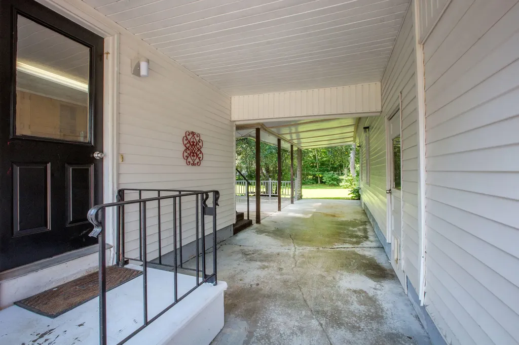 404 Lewiston Road Topsham ME 04086