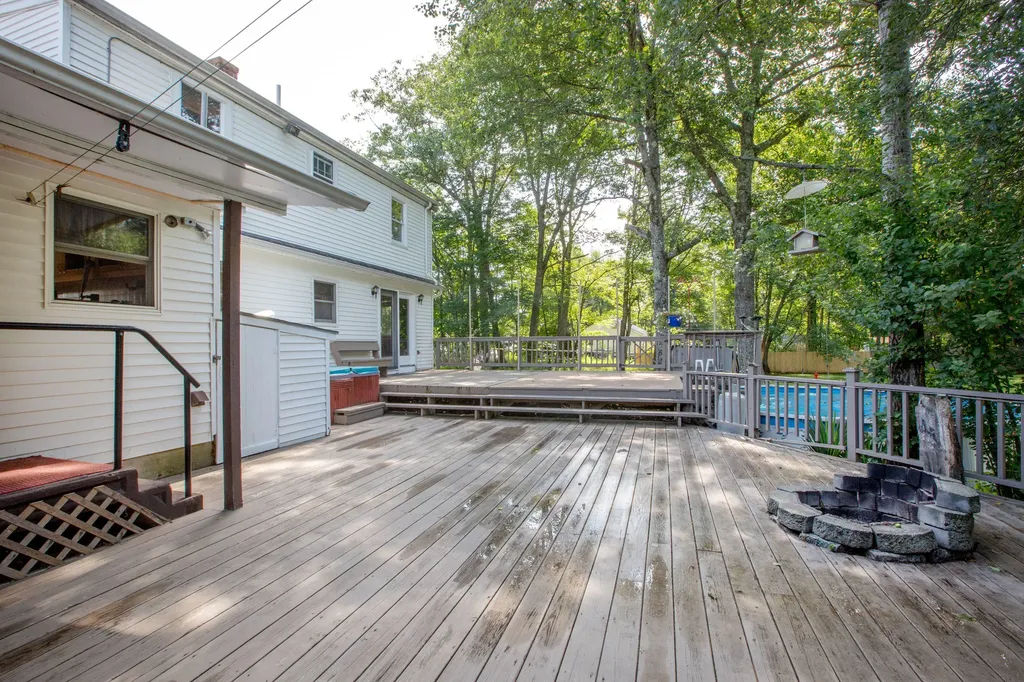 404 Lewiston Road Topsham ME 04086