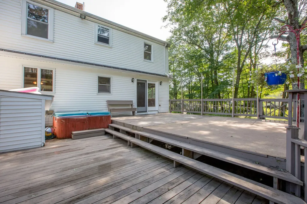 404 Lewiston Road Topsham ME 04086