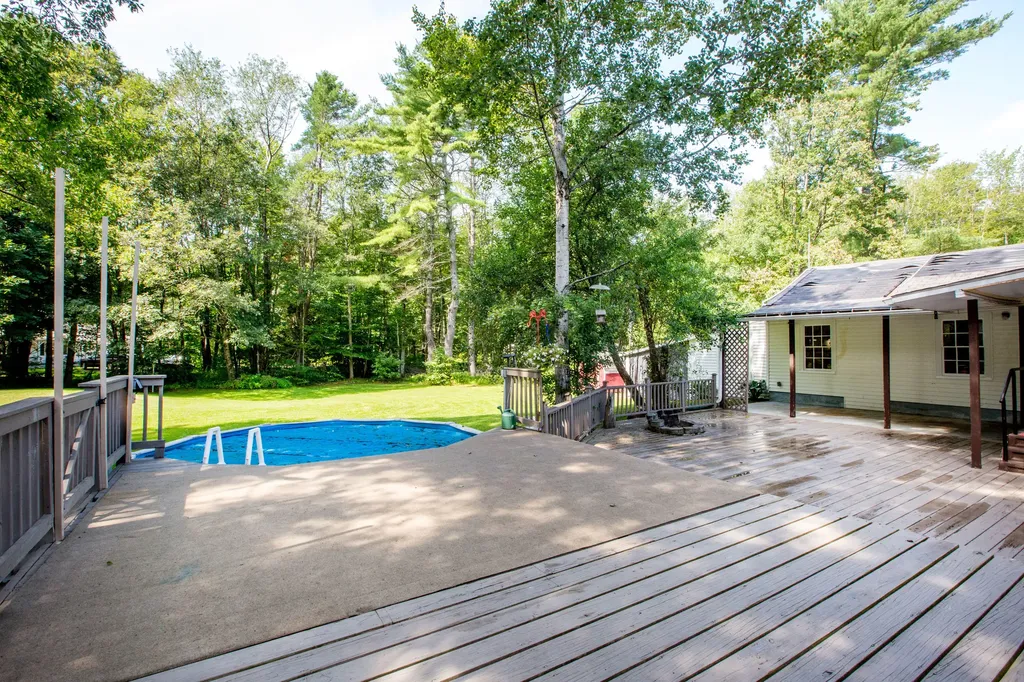 404 Lewiston Road Topsham ME 04086