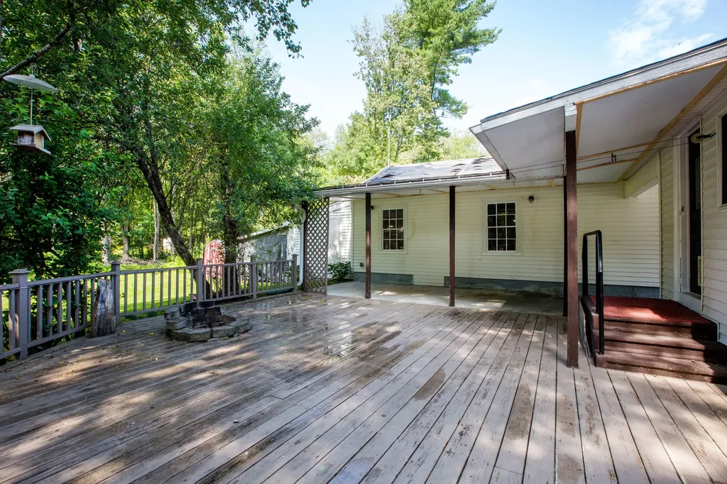 404 Lewiston Road Topsham ME 04086