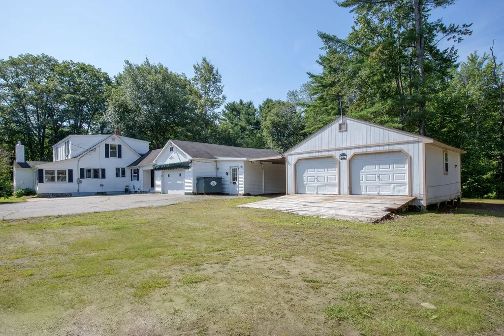 404 Lewiston Road Topsham ME 04086
