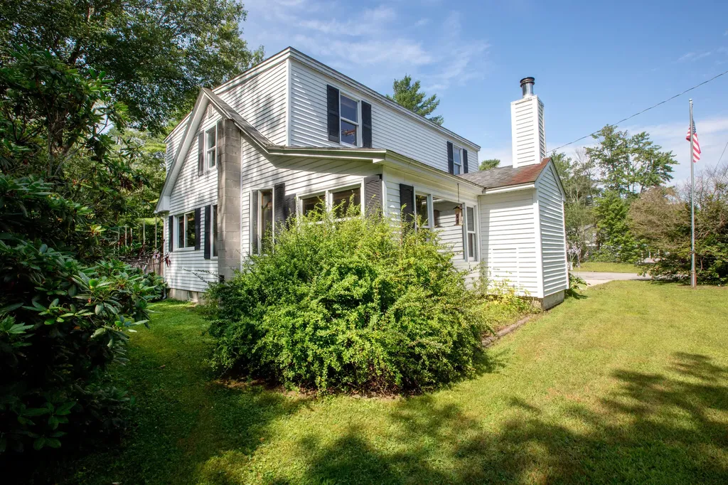 404 Lewiston Road Topsham ME 04086